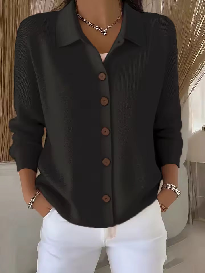 Sara – Gebreide blouse met knopen