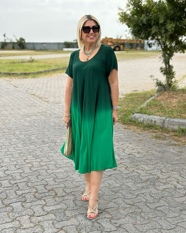 Liora™ – Losvallende jurk met zachte overgang in kleur