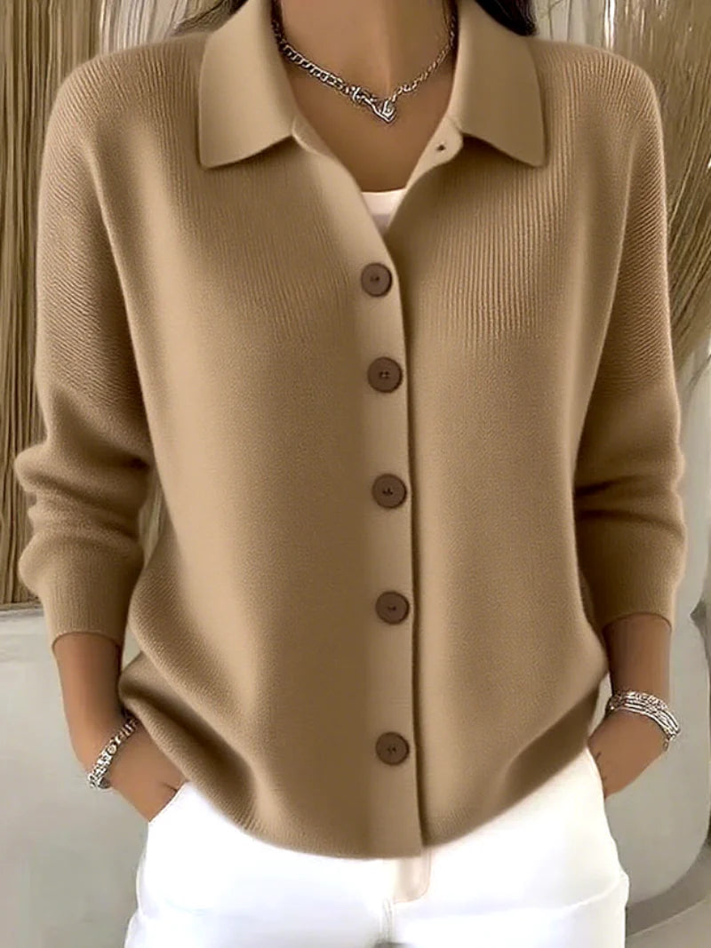 Sara – Gebreide blouse met knopen